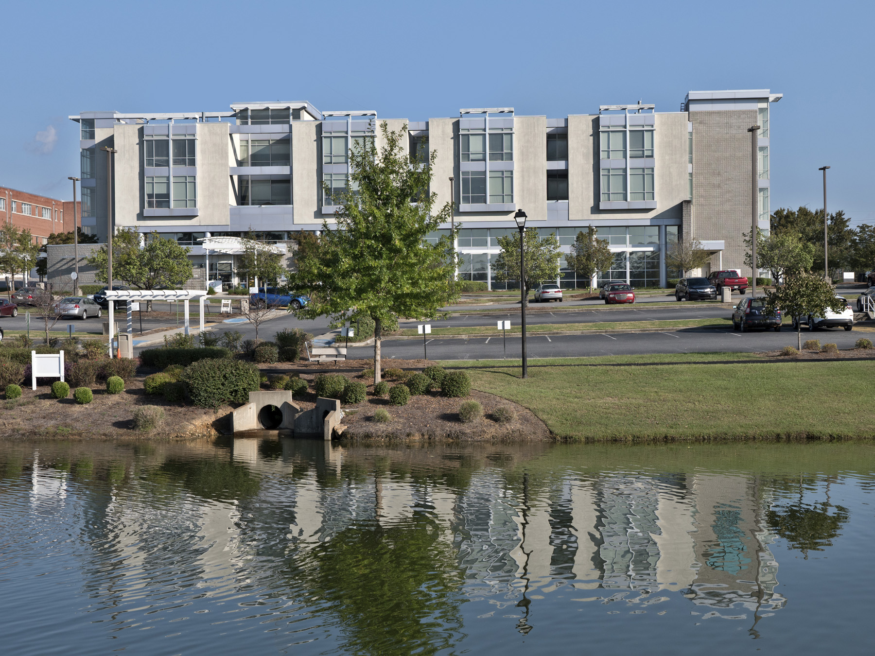Atrium Health Navicent Baldwin, exterior