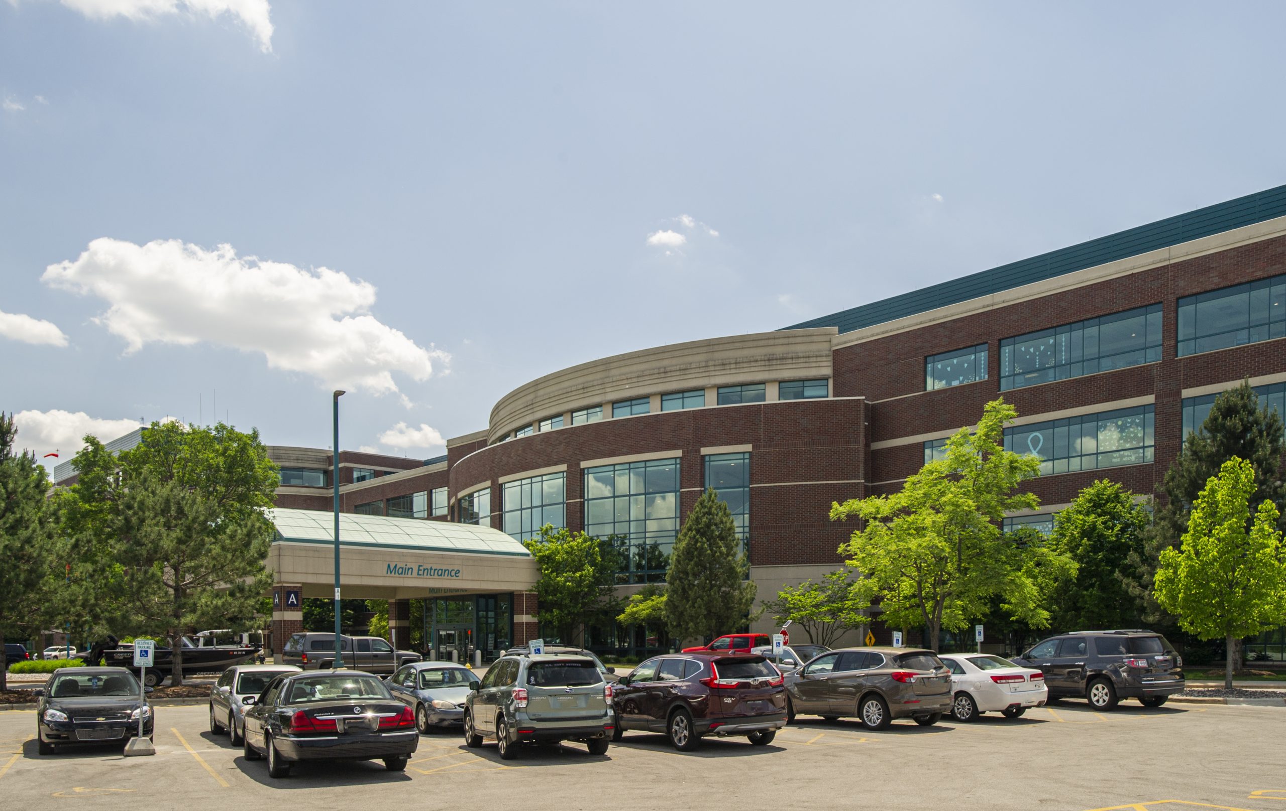 aurora baycare medical center, exterior