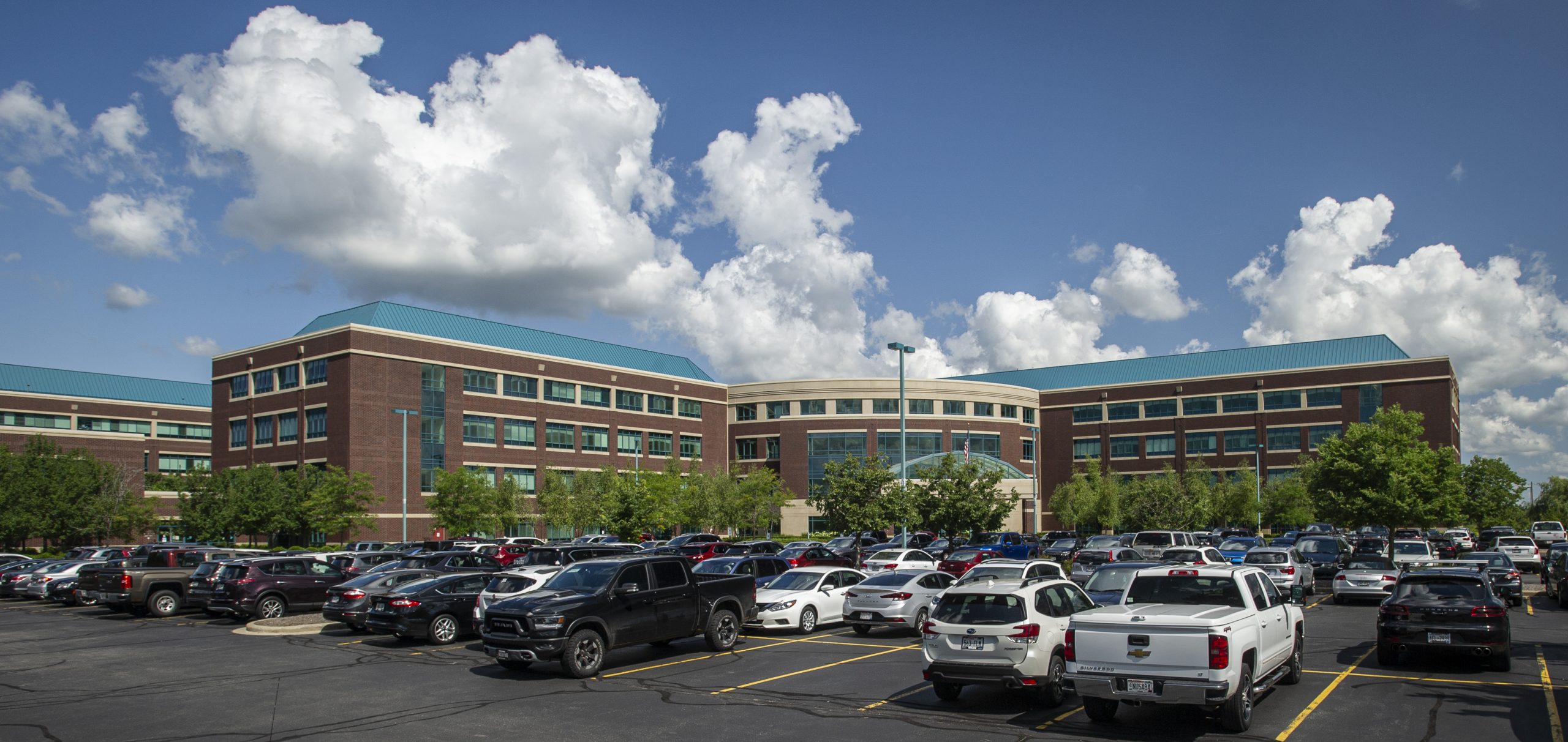 aurora-medical-center-summit exterior