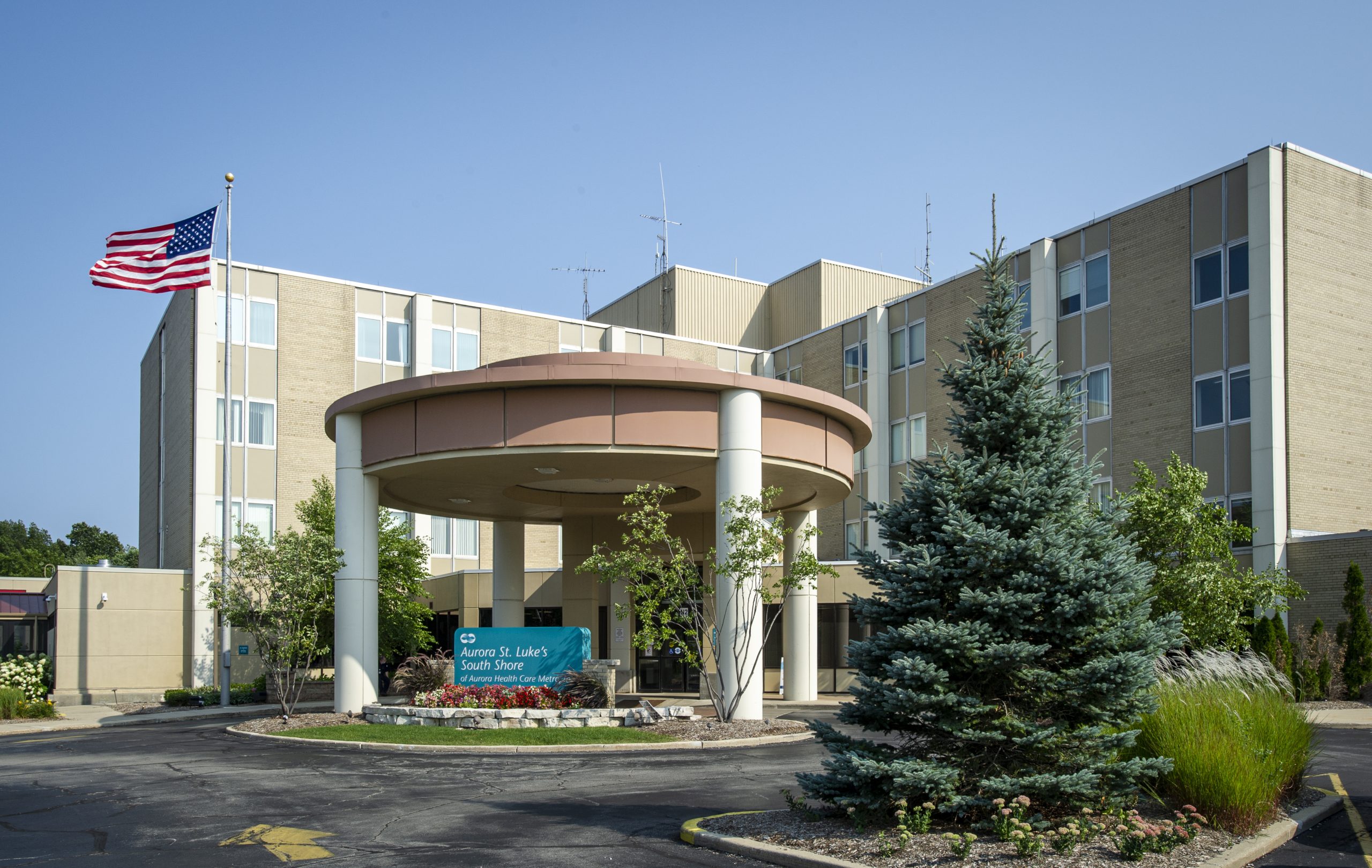 aurora-st-luke’s-south-shore-medical-center exterior